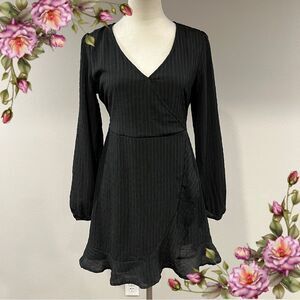 SO Elegant Black long sleeve fake Wrap mini‎ Dress size medium